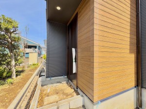 藤沢市善行、新築一戸建ての玄関画像です