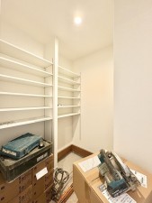 藤沢市善行、新築一戸建ての玄関画像です