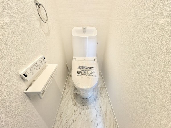 藤沢市善行、新築一戸建てのトイレ画像です