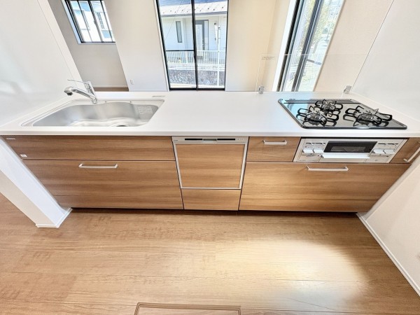 藤沢市善行、新築一戸建てのキッチン画像です