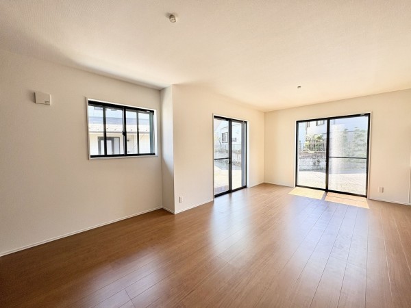 藤沢市善行、新築一戸建ての居間画像です