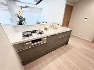 藤沢市藤沢、中古マンションのキッチン画像です