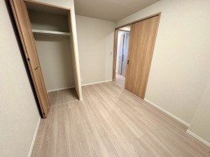 藤沢市藤沢、中古マンションの居間画像です