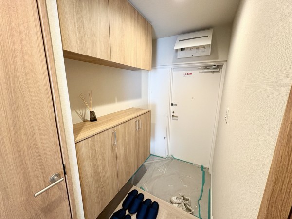 藤沢市藤沢、中古マンションの玄関画像です