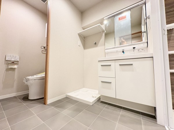 藤沢市藤沢、中古マンションの洗面画像です