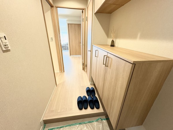 藤沢市藤沢、中古マンションの玄関画像です