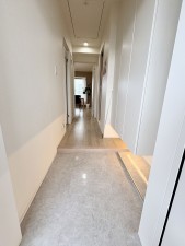 藤沢市大鋸、中古マンションの玄関画像です