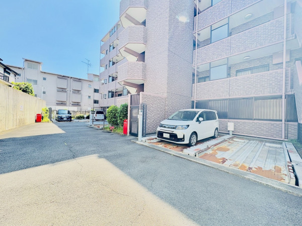 藤沢市大鋸、中古マンションの駐車場画像です