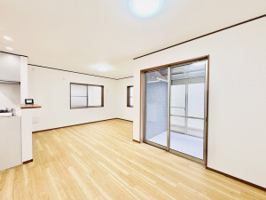 藤沢市高倉、中古一戸建ての居間画像です