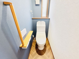 藤沢市高倉、中古一戸建てのトイレ画像です
