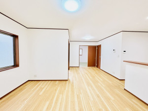 藤沢市高倉、中古一戸建ての居間画像です