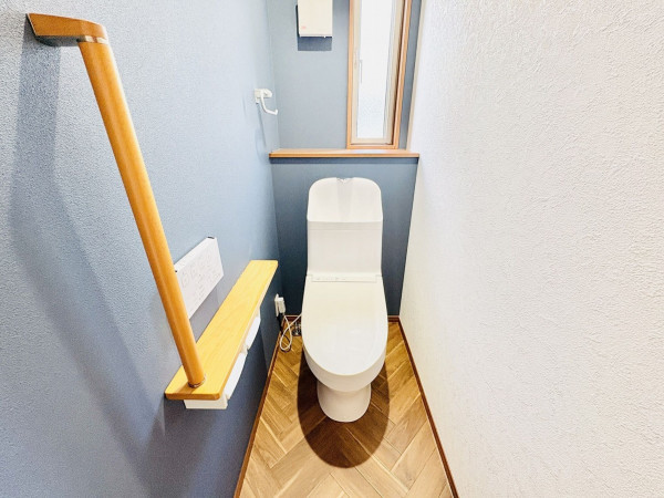 藤沢市高倉、中古一戸建てのトイレ画像です
