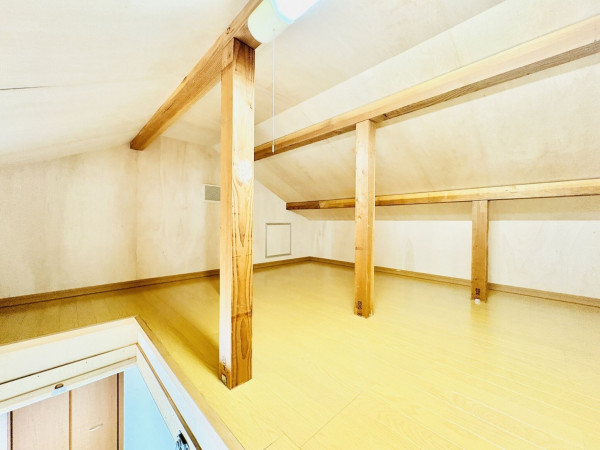 藤沢市高倉、中古一戸建ての居間画像です