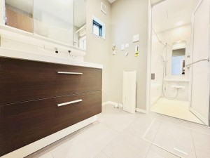 藤沢市湘南台、新築一戸建ての洗面画像です