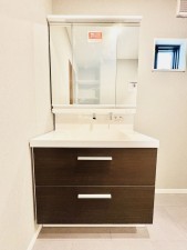 藤沢市湘南台、新築一戸建ての洗面画像です