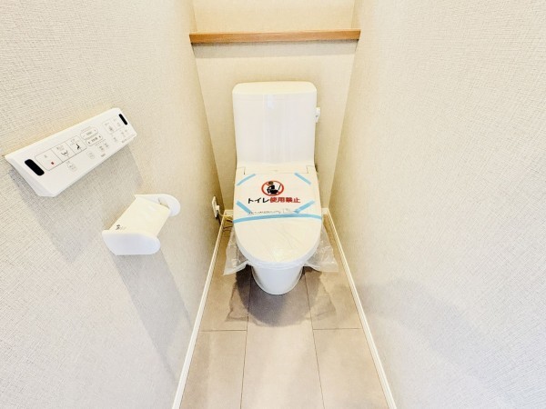 藤沢市湘南台、新築一戸建てのトイレ画像です