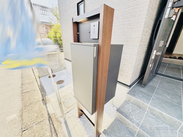 藤沢市湘南台、新築一戸建ての玄関画像です