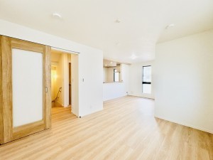 藤沢市湘南台、新築一戸建ての居間画像です