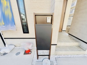 藤沢市湘南台、新築一戸建ての玄関画像です