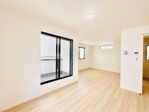 藤沢市湘南台、新築一戸建ての居間画像です