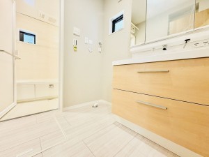 藤沢市湘南台、新築一戸建ての洗面画像です