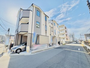 藤沢市湘南台、新築一戸建ての前面道路を含む現地写真画像です
