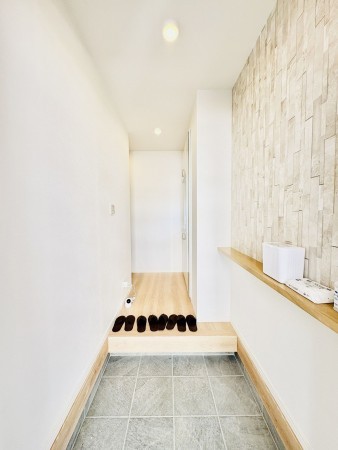 藤沢市湘南台、新築一戸建ての玄関画像です