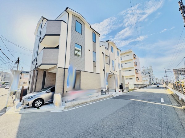 藤沢市湘南台、新築一戸建ての前面道路を含む現地写真画像です