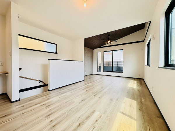 藤沢市藤が岡、新築一戸建ての居間画像です
