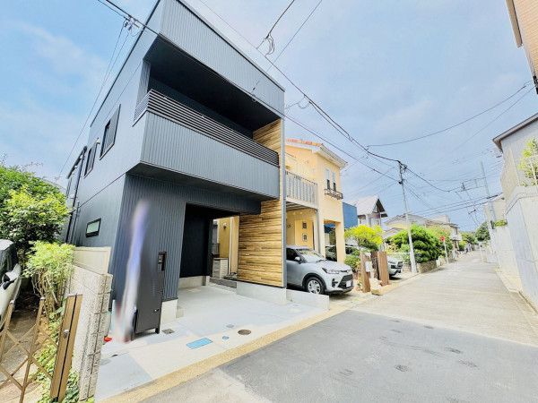 藤沢市藤が岡、新築一戸建ての前面道路を含む現地写真画像です