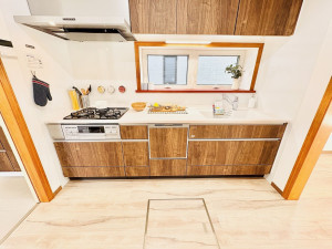 藤沢市遠藤、中古一戸建てのキッチン画像です