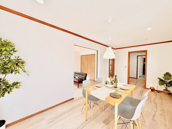 藤沢市遠藤、中古一戸建ての居間画像です