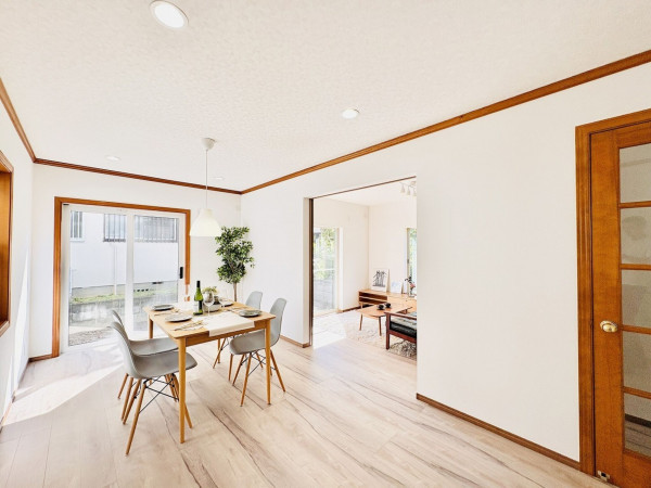 藤沢市遠藤、中古一戸建ての居間画像です