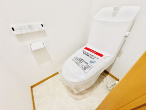 藤沢市打戻、中古一戸建てのトイレ画像です