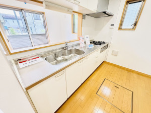 藤沢市打戻、中古一戸建てのキッチン画像です