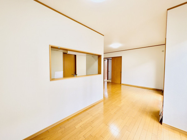 藤沢市打戻、中古一戸建ての玄関画像です