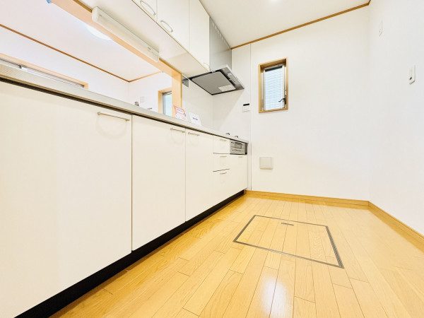 藤沢市打戻、中古一戸建てのキッチン画像です