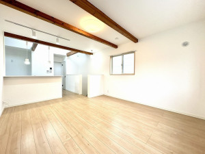 藤沢市大庭、中古一戸建ての居間画像です