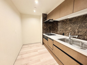 藤沢市辻堂太平台、中古マンションのキッチン画像です
