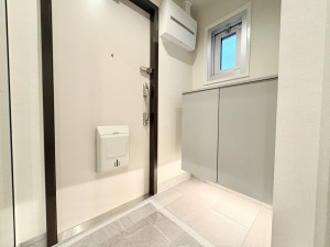 藤沢市辻堂太平台、中古マンションの玄関画像です