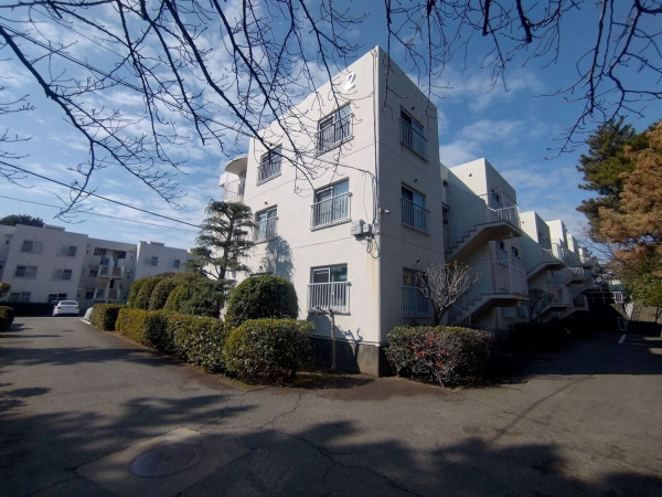 藤沢市辻堂太平台、中古マンションの外観画像です