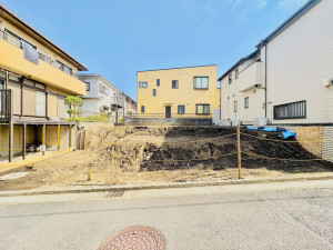 藤沢市遠藤、土地の前面道路を含む現地写真画像です