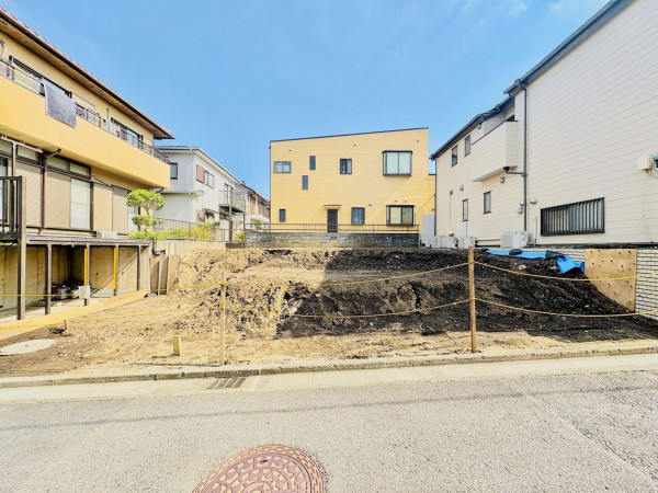藤沢市遠藤、土地の前面道路を含む現地写真画像です