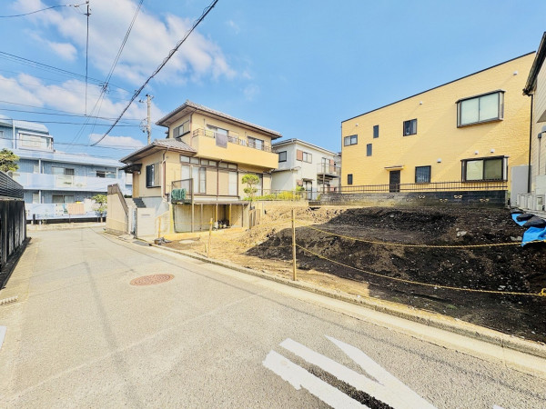 藤沢市遠藤、土地の前面道路を含む現地写真画像です