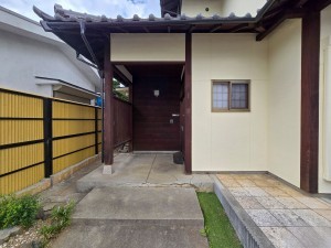 塩尻市大字広丘、中古一戸建ての玄関画像です