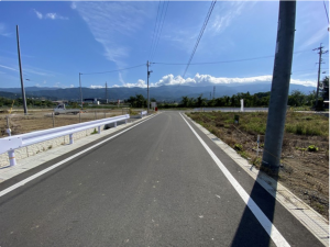 松本市村井町南、土地の前面道路を含む現地写真画像です