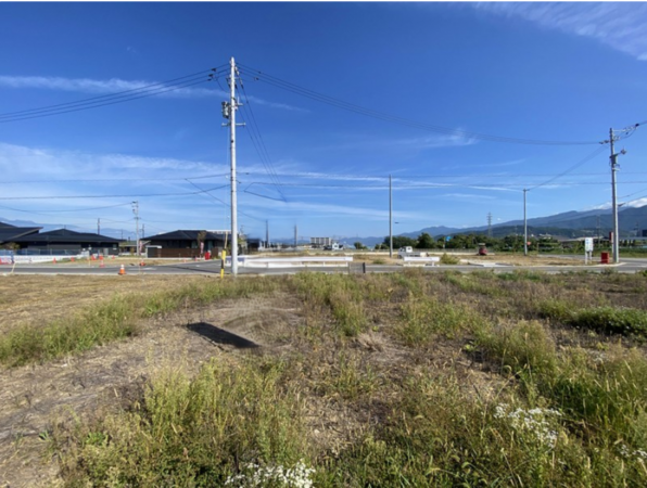 松本市村井町南、土地の前面道路を含む現地写真画像です