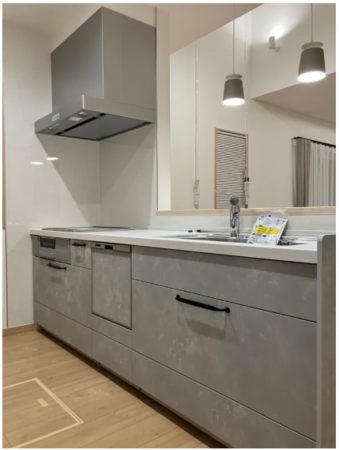 松本市大字惣社、新築一戸建てのキッチン画像です