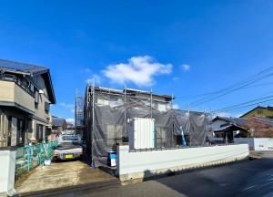 松本市笹部、中古一戸建ての駐車場画像です