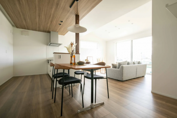 松本市大字岡田、新築一戸建ての居間画像です